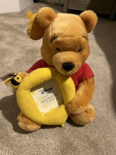 Winnie The Pooh Bear Plush/teddy / Photo Frame Disney Store Tagged - Afbeelding 1 van 4