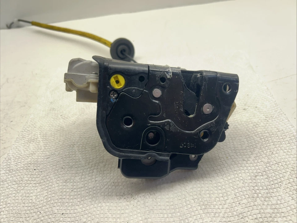 OEM REAR LEFT DOOR LOCK Actuator 2005 2006 2007 2008-2011 Audi A6 S6 4F0839015C - Image 4 of 4