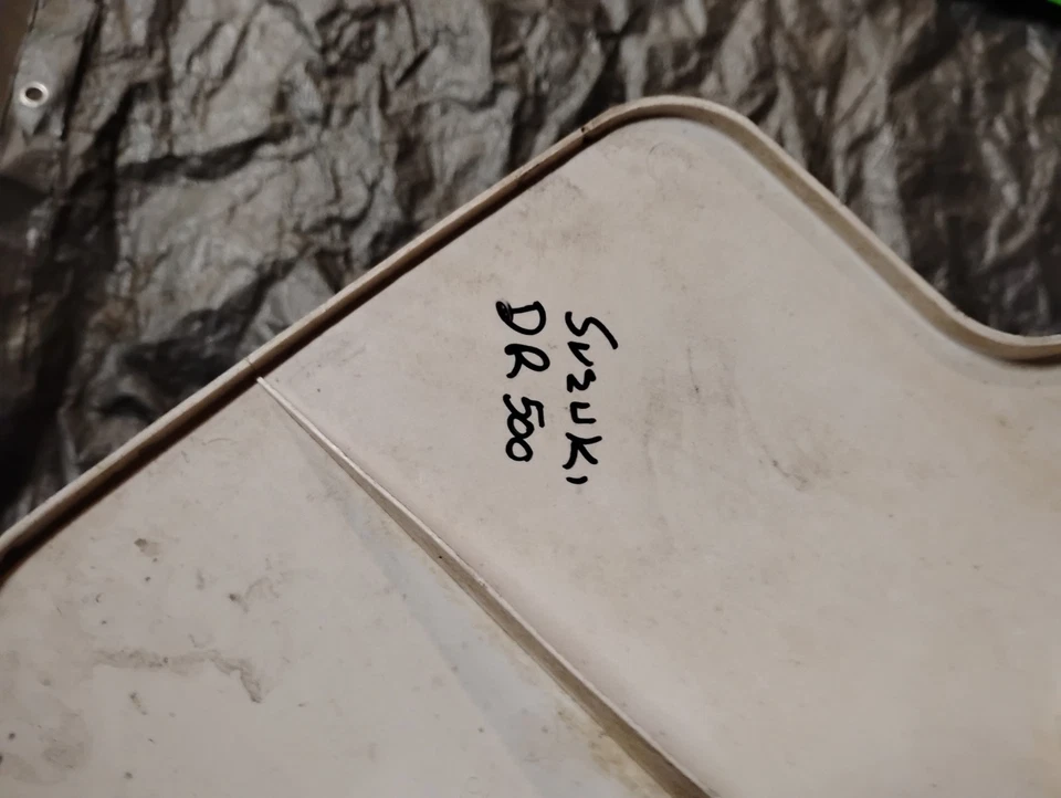 Paneles de plástico laterales derecho/izquierdo OEM vintage Suzuki DR 500 envío gratuito Foto 3 de 3