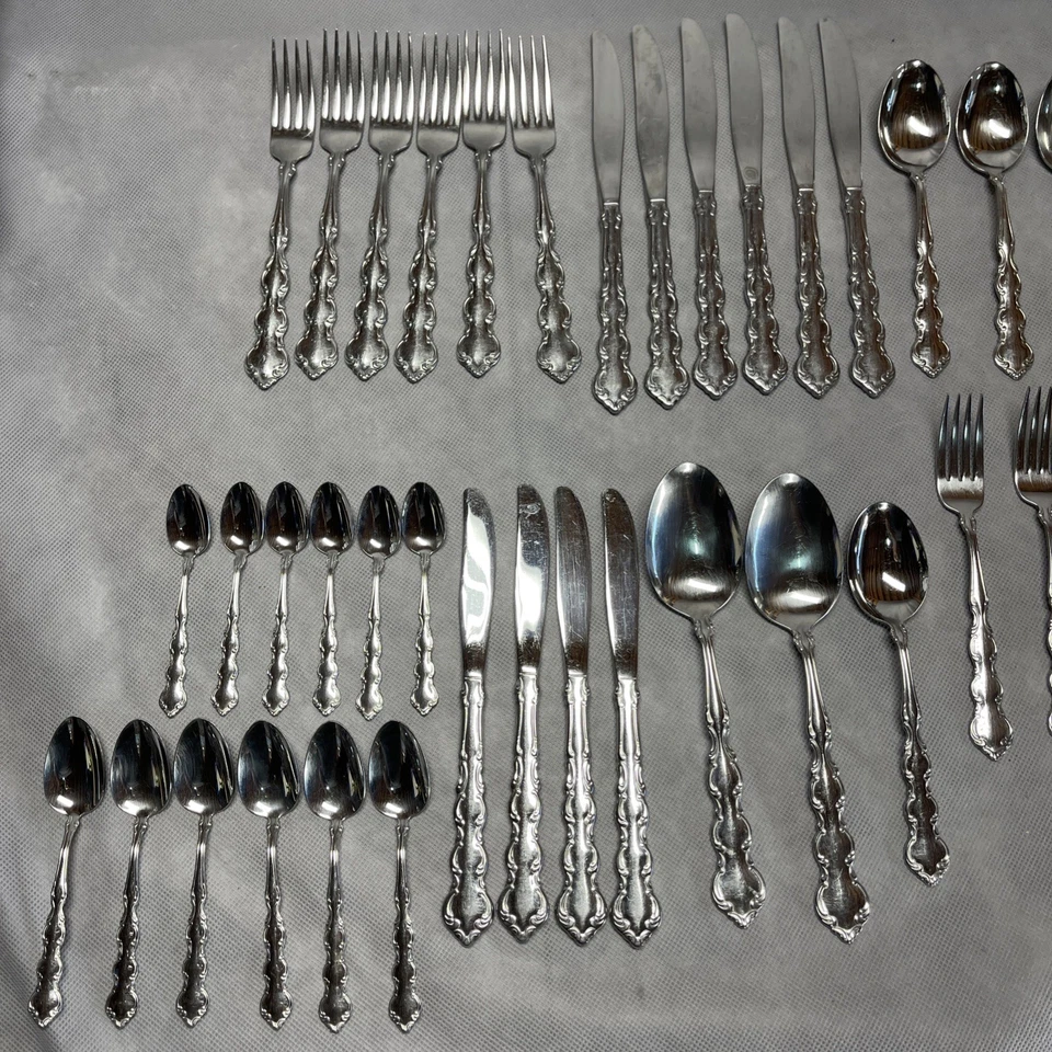 Oneida MOZART Stainless Deluxe Flatware Set 42 Pieces - Image 2 of 4