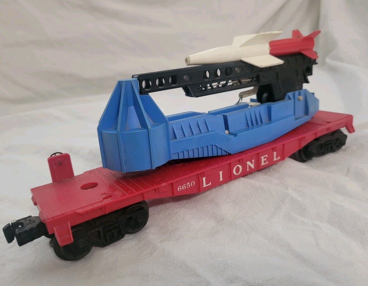 LIONEL POSTWAR 6650 IRBM LAUNCHER FLAT CAR Working Trigger Fires When Raised