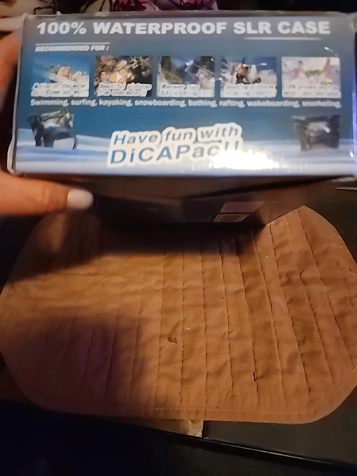 Capa impermeável DiCAPac WP-S5 para câmeras digitais SLR caixa aberta - Imagem 4 de 4