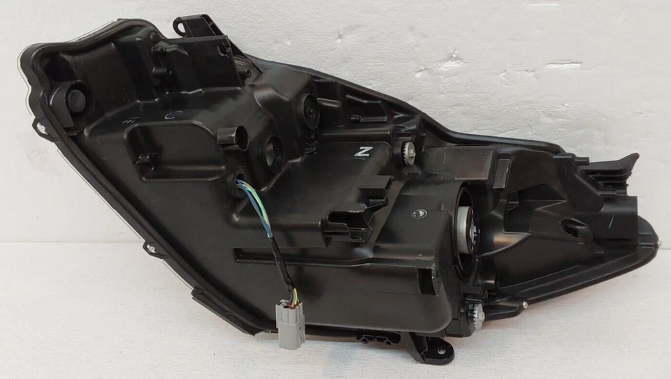 Faro halógeno/LED 2015-2017 Toyota Yaris RH conjunto OEM Foto 2 de 4