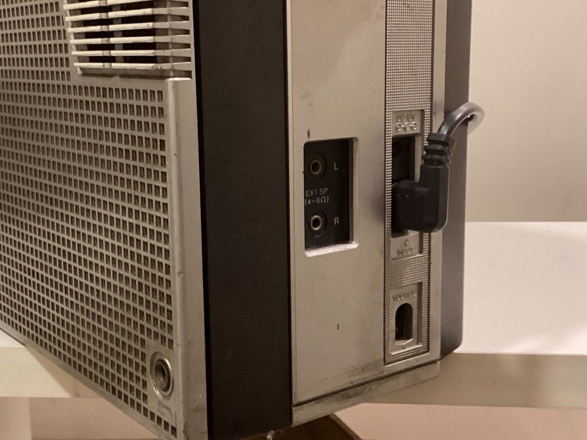 SHARP GF-666Z BOOMBOX STEREO RADIO TAPE RECORDER. OSAKA SHARP GF-666Z BOOMBOX STEREO RADIO TAPE RECORDER. OSAKA