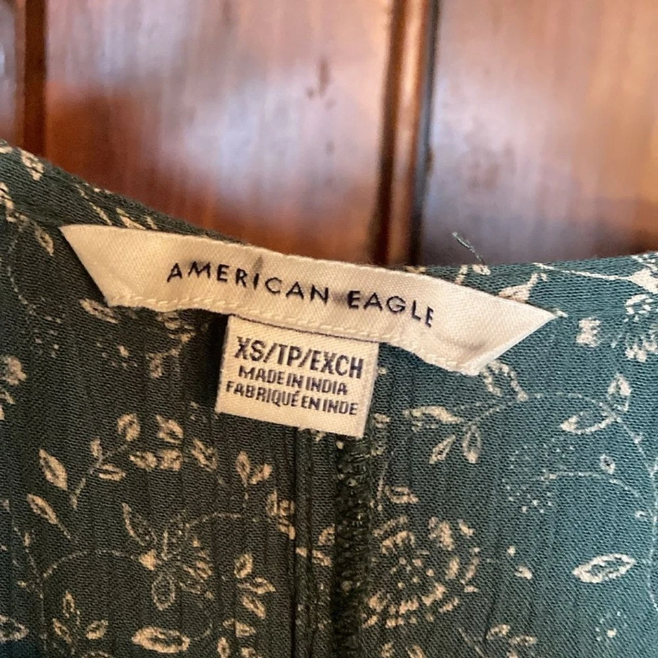 Mini Vestido Para Mujer American Eagle Verde Blanco Floral Manga Corta Cuello en V Envolvente XS Foto 3 de 4