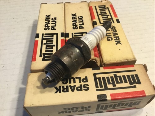 Vintage Mighty Spark Plugs M8RF82 For 3 In Boxes NOS. - Picture 2 of 3