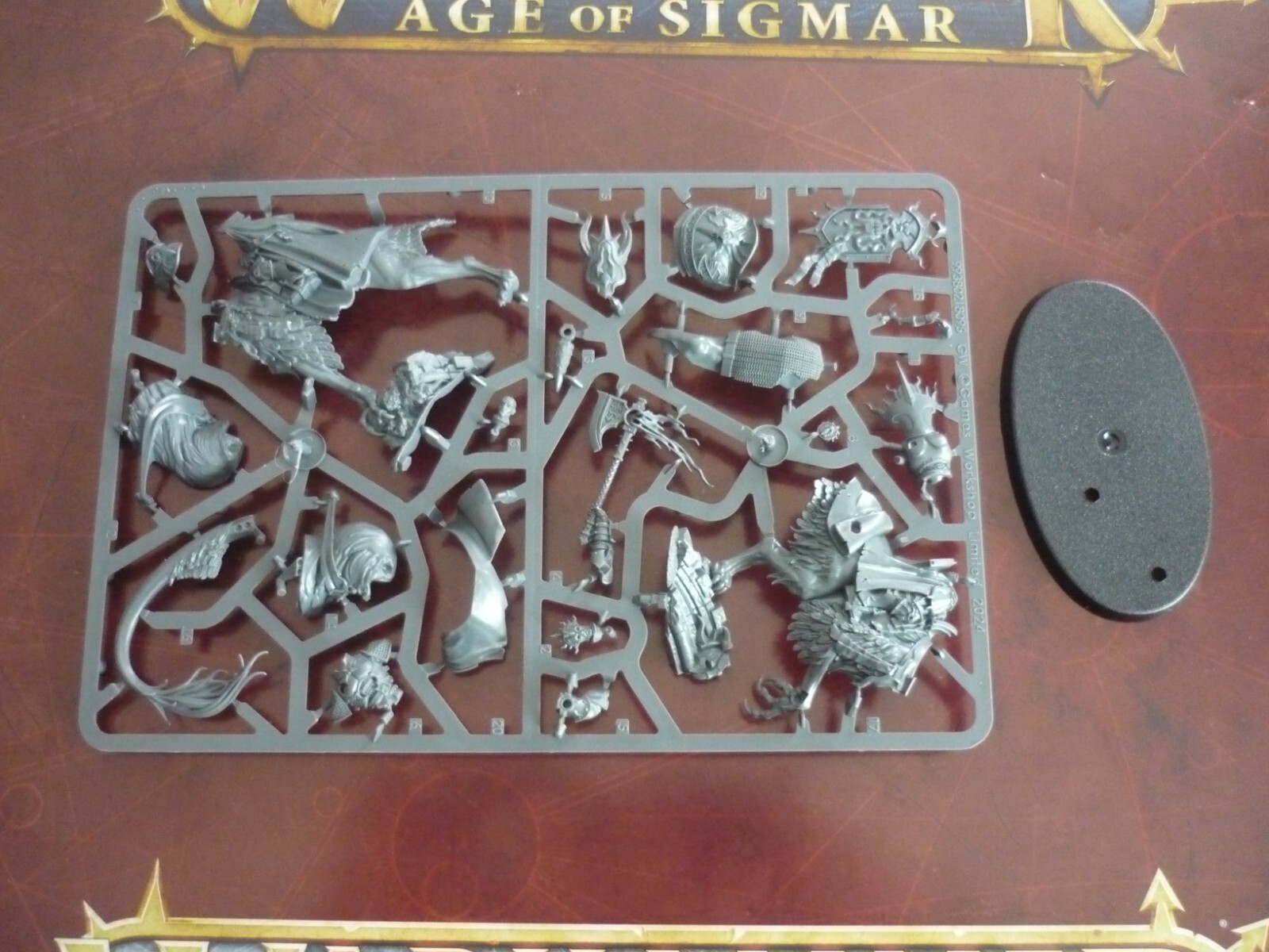 Seigneur-Vigilant sur Gryph-rôdeur figurine jeu de figurines Warhammer AOS