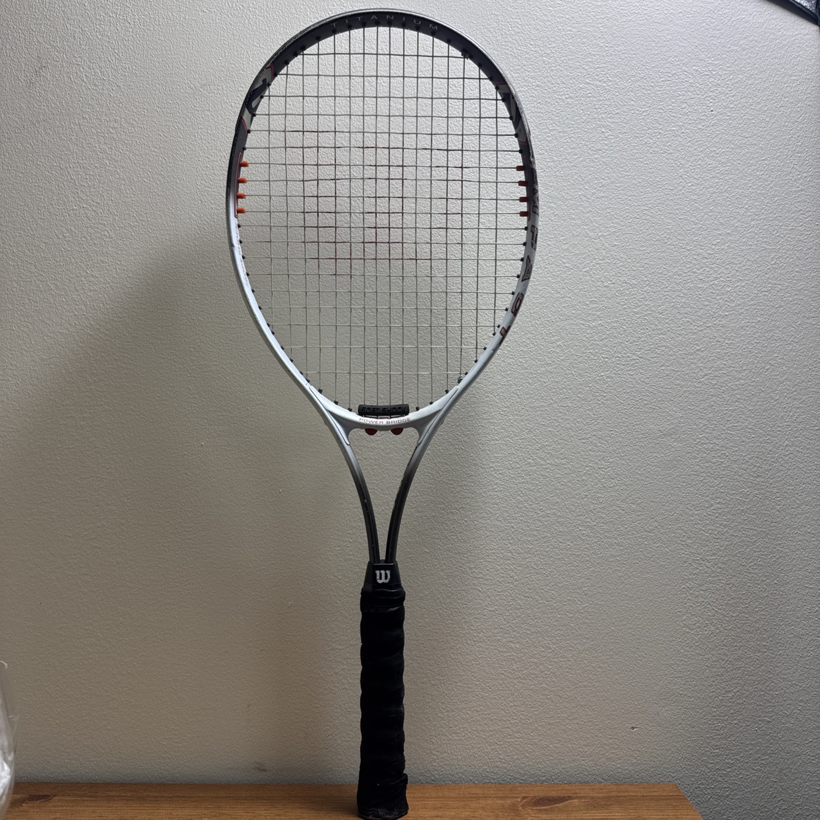 Raquette de tennis Wilson Titanium (Gebraucht) in Aubonne für CHF 10 – mit Lieferung auf Ricardo