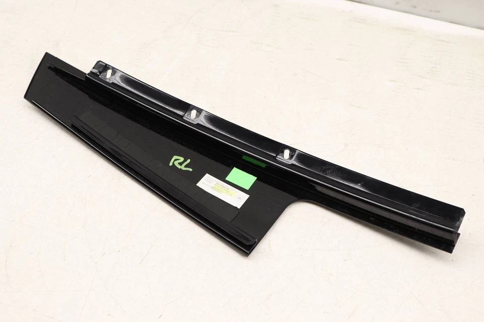 16-17 MERCEDES-BENZ MAYBACH S600 6.0L - TRASERO IZQUIERDO Exterior Pilar C TRIM / Cubierta Foto 3 de 4