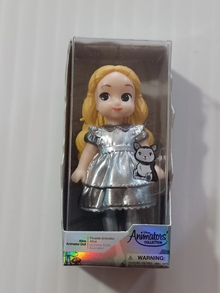 Disney 100 Zuru Mini Marcas Platino ALICE, R2D2, LTG McQUEEN, TAZA YODA Foto 2 de 4