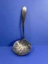 Vtg Wm Rogers MFG Co Original Rogers Silver Plate Shell Shape Gravy Ladle Hutton