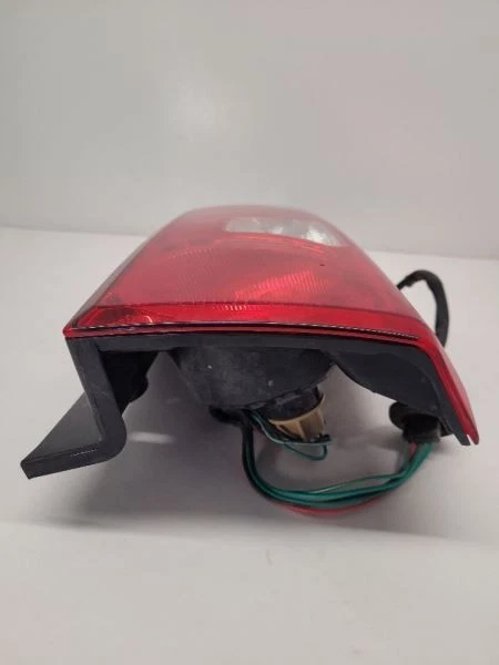 Luz trasera de pasajero derecha Nissan XTERRA 2005-2015 montada en cuarto Foto 3 de 4