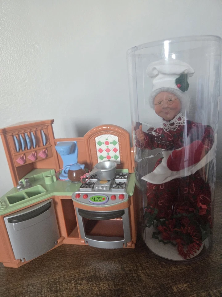 Byers Choice Kindle Baking/ Cooking Mrs Claus And More  - Image 4 of 4