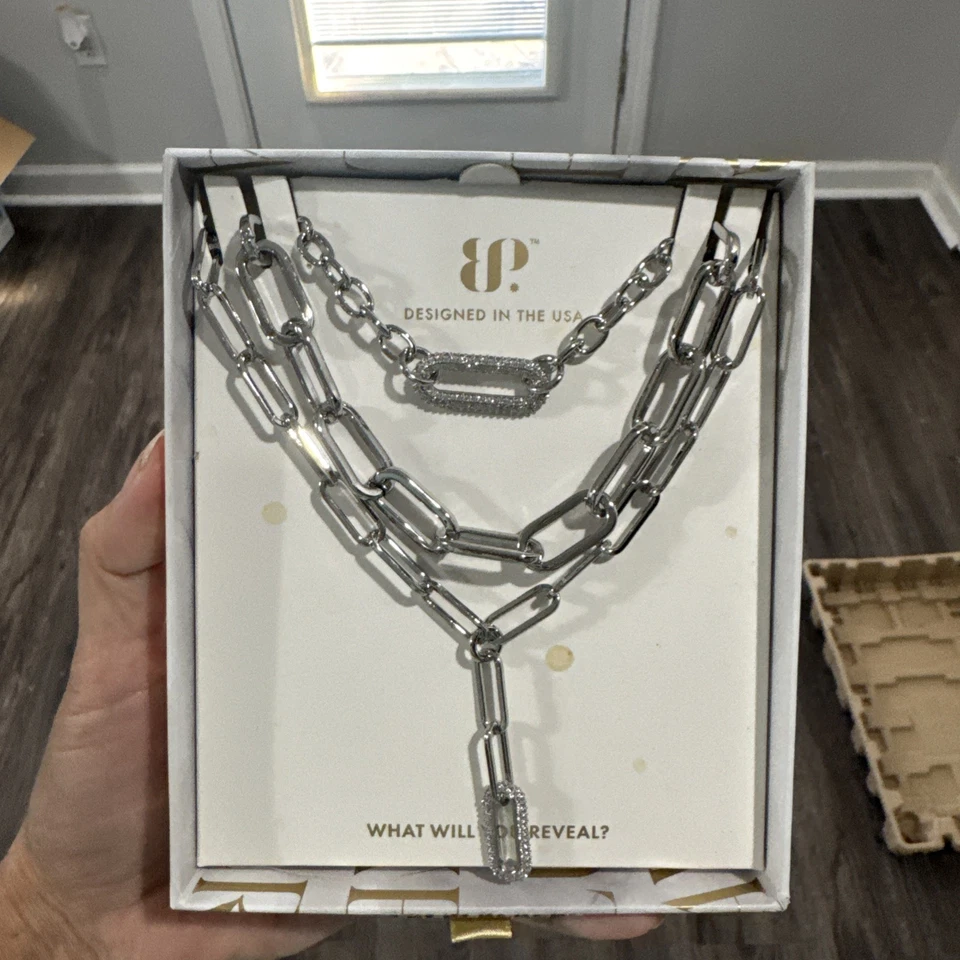 Collar Bomb Party: Capas de lujo 2025, NK20449 "Clips of Glam" Foto 4 de 4