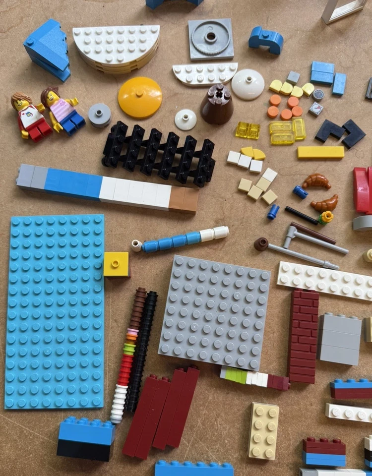 LEGO Creator 31077 Modular Sweet Surprises, photo 3 of 5