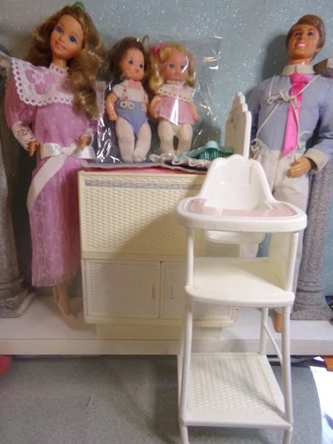 BARBIE 1984 BARBIE'S FRIENDS THE HEART FAMILY FIRST SET PLUS NURSERY