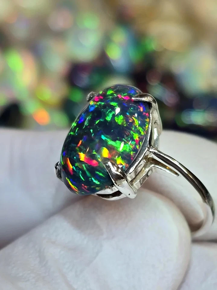 Anillo y cabujón de ópalo negro etíope natural de oro macizo de 14K muy hermoso Foto 3 de 4