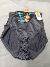  VASSARETTE Womens HI Cut, Light Control Briefs. (New With Tags) Style 48001