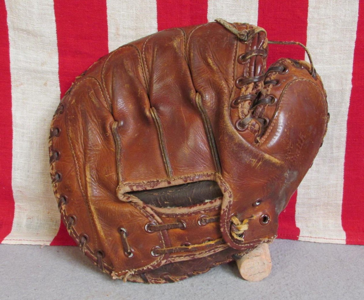 Vintage 1940s MacGregor Goldsmith Leather Catchers Mitt Baseball