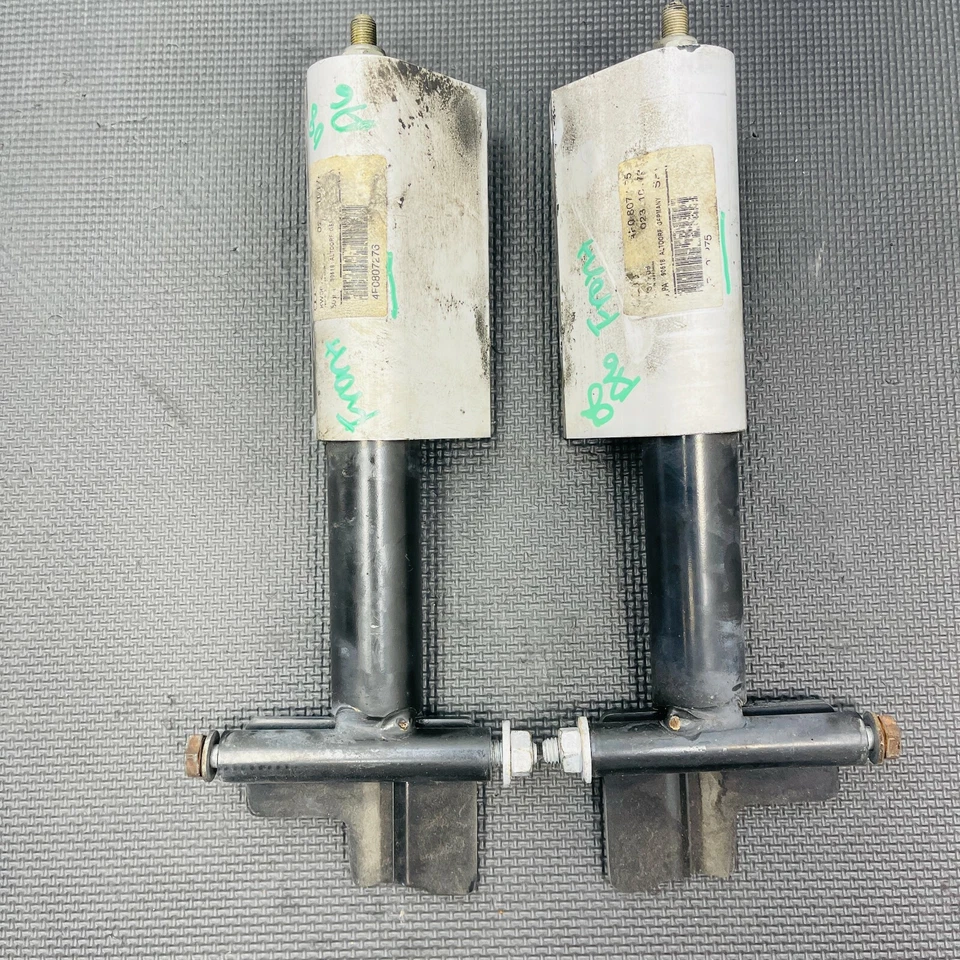 05-11 Par de amortiguadores de energía para parachoques delantero izquierdo y derecho Audi A6 Quattro OEM Foto 3 de 4