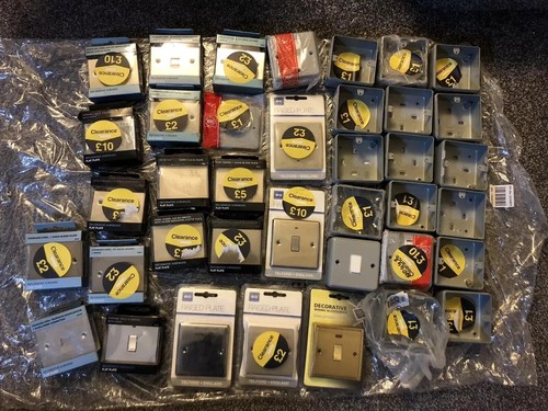LOT OF BACKPLATES, DECORATIVE SWITCHES, TELEPHONE PORT - Picture 2 of 4