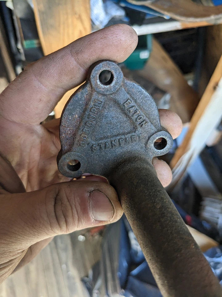 Triumph TR6 TR250 GT6 • Original Oil Pump Part Q - Image 4 of 4