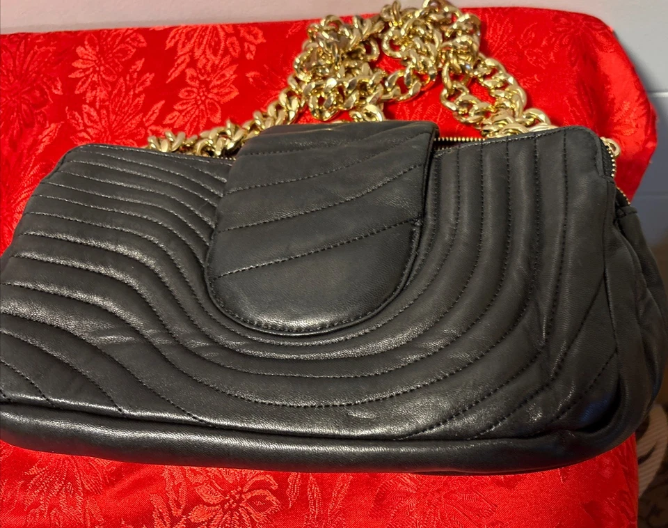 Rare Henri Bendel Chain Leather Handbag with Rare Woman & Dog Logo - Image 4 of 4
