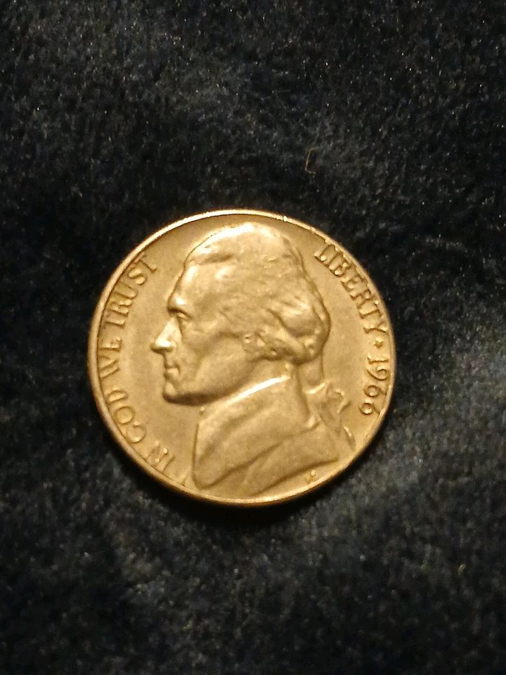 1966 U.S. Jefferson Collectible Copper Mint Nickel Streaks On Face Error. - Image 3 of 4