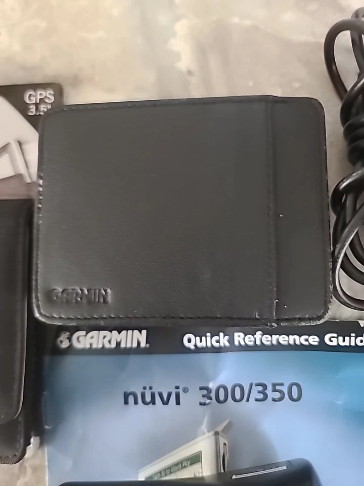 GARMIN nuvi 300/350 Navigation Bundle w/ Case Logic 3.5 - Image 3 of 4