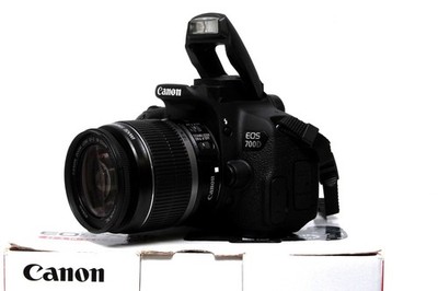 Canon EOS 700D 18 MP Full HD DSLR mit Canon EF-S 18-55mm IS Objektiv und OVP