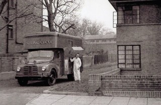B/W PHOTO: SPRING GROVE LAUNDRY AUSTIN 4 WHEEL BOX VAN TPD 428