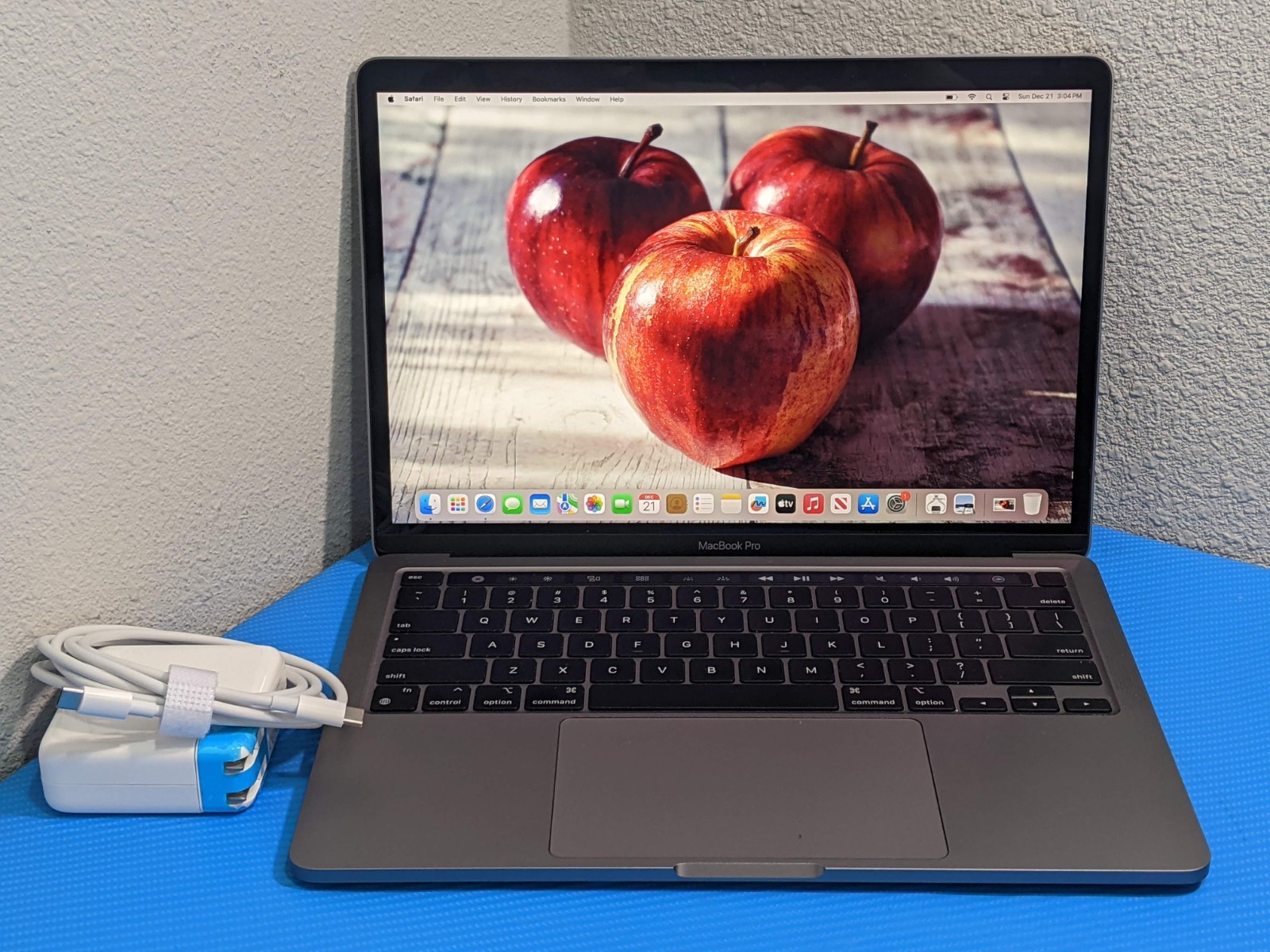 Apple MacBook Pro 13 2022 A2338 M2 8/10GPU 3.49GHz 16GB 512GB MNEH3LL/A +PowAd. Available Now for $699.99