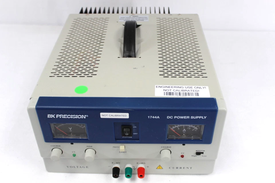 Fonte de alimentação DC variável regulada BK PRECISION 1744A DC 0-35V @ 10A - Imagem 3 de 4
