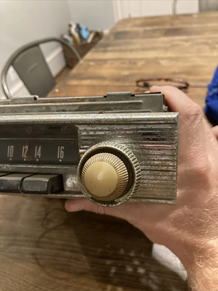 Radio de 6 tubos Ford de 1940 pulsadores y placa frontal Fomoco Motorola años 50 principios Foto 4 de 4