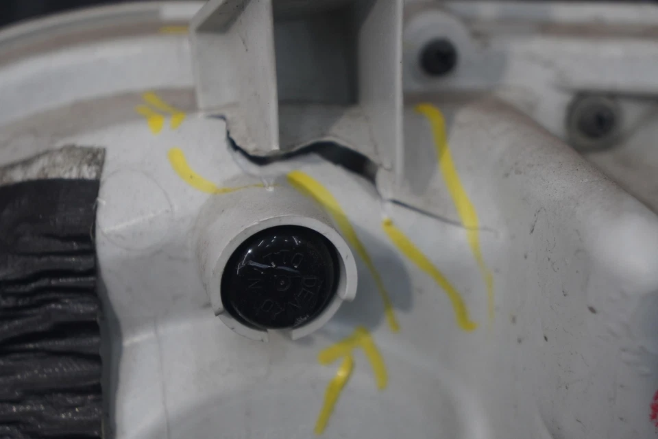 Conjunto de lámpara de luz trasera izquierda 26555JF30B OEM Nissan GT-R 2009-11 *Nota* Foto 2 de 4