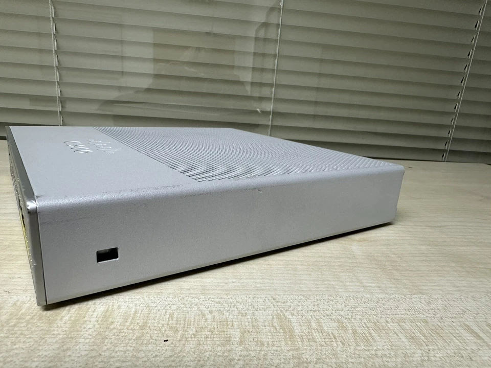 CISCO 3504 Wireless Controller AIR-CT3504-K9 NO power lead Good Condition - Image 4 of 4