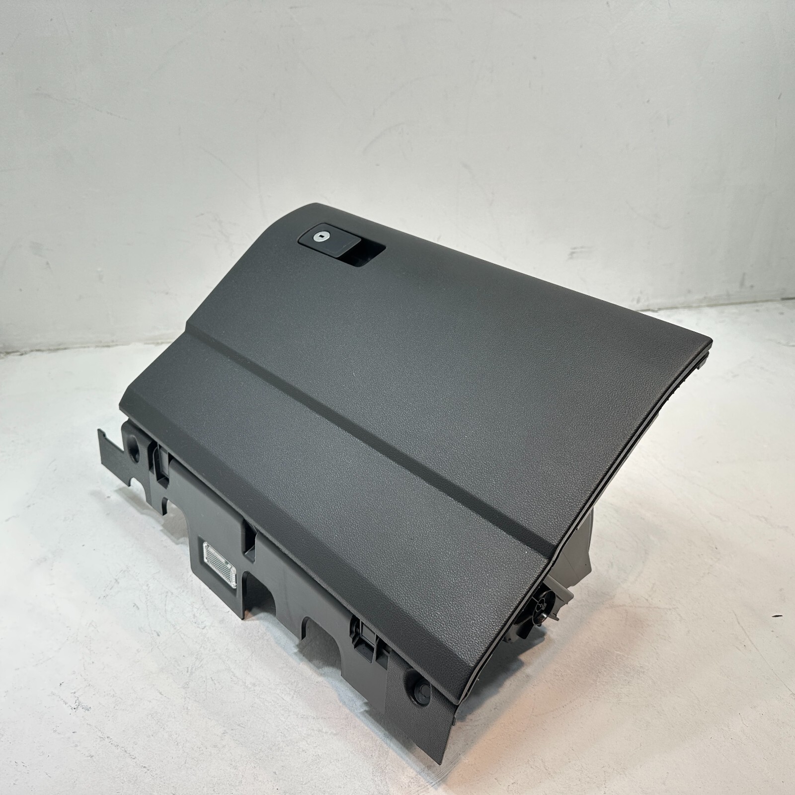 VOLKSWAGEN ATLAS 2018-2023 DASH DASHBOARD GLOVE BOX STORAGE COMPARTMENT OEM