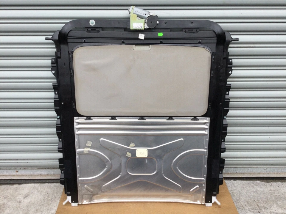 ⭐ 06-10 BMW E60 550i Sun Roof with Motor OEM EP - Image 4 of 4