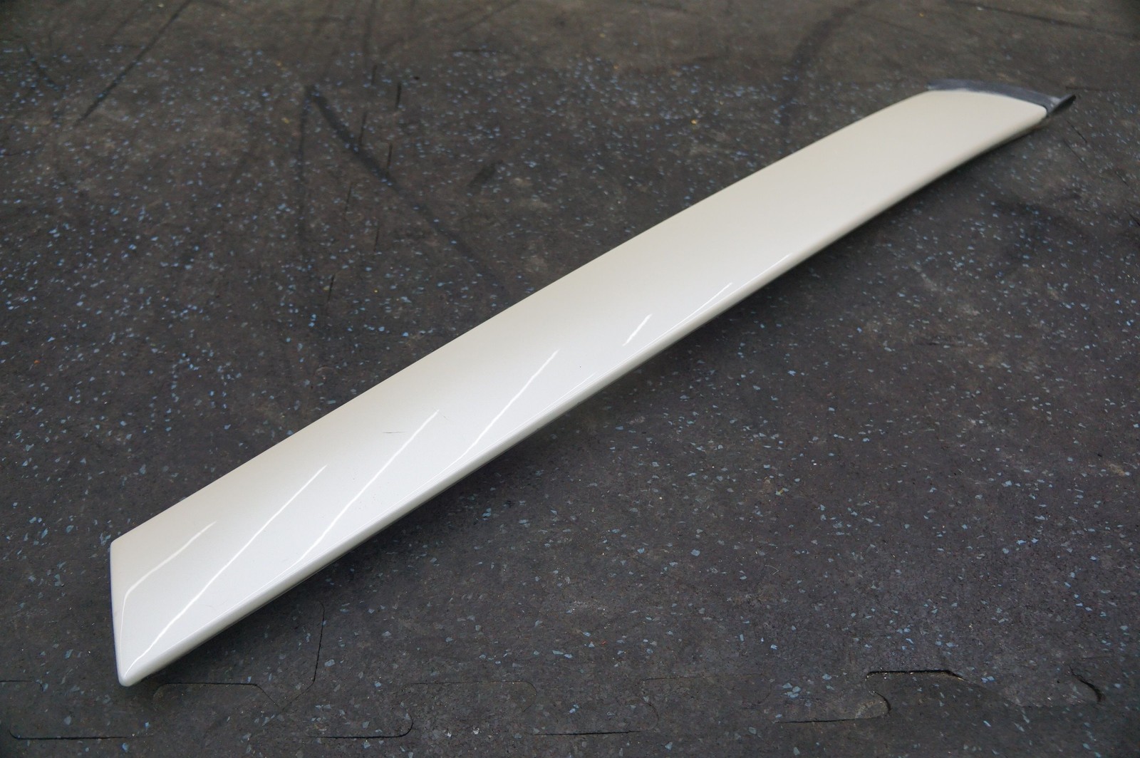 Front Left A Pillar Exterior Trim White 69830210 OEM Ferrari California 2010