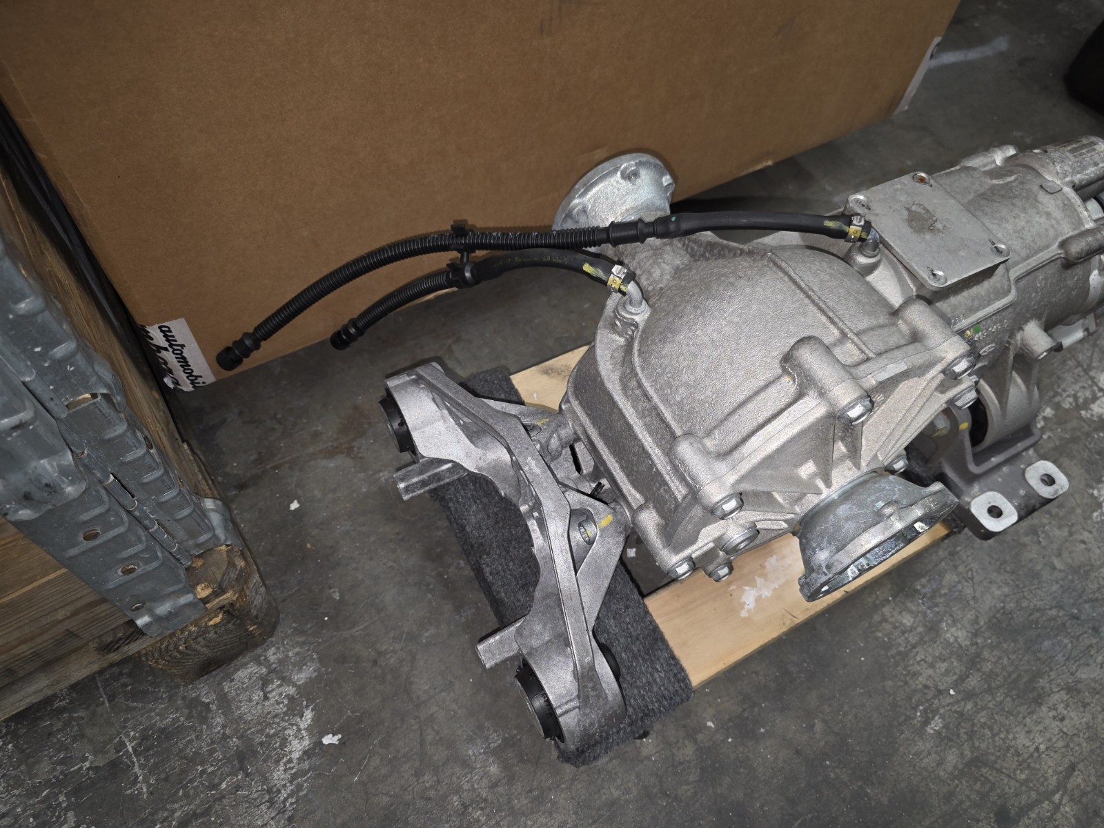 LAMBORGHINI AVENTADOR FRONT DIFFERENTIAL LP700 LP720 LP750 OEM 01S409021K 