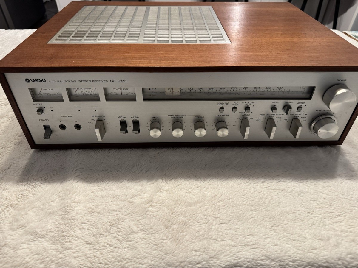 Vintage Yamaha CR-1020 AM/FM Natural Sound Stereo Receiver 