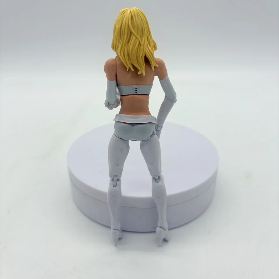 Figura de acción Marvel Legends Emma Frost White Queen 6" Puck BAF Wave 2012 Foto 3 de 4