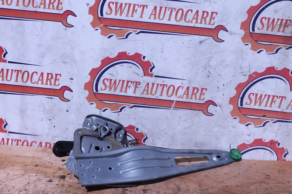 Механизм ручного регулятора стекла задней правой двери Toyota Yaris 2006 - 2011 - Изображение 4 из 4