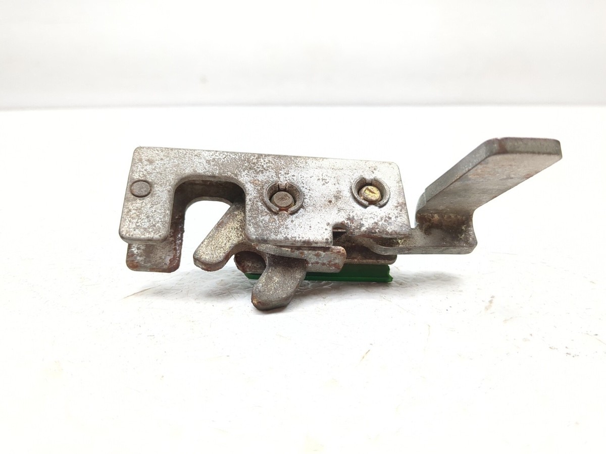 04-16 John Deere Gator HPX 4x4 Rear Left Tailgate Latch M110181 | eBay