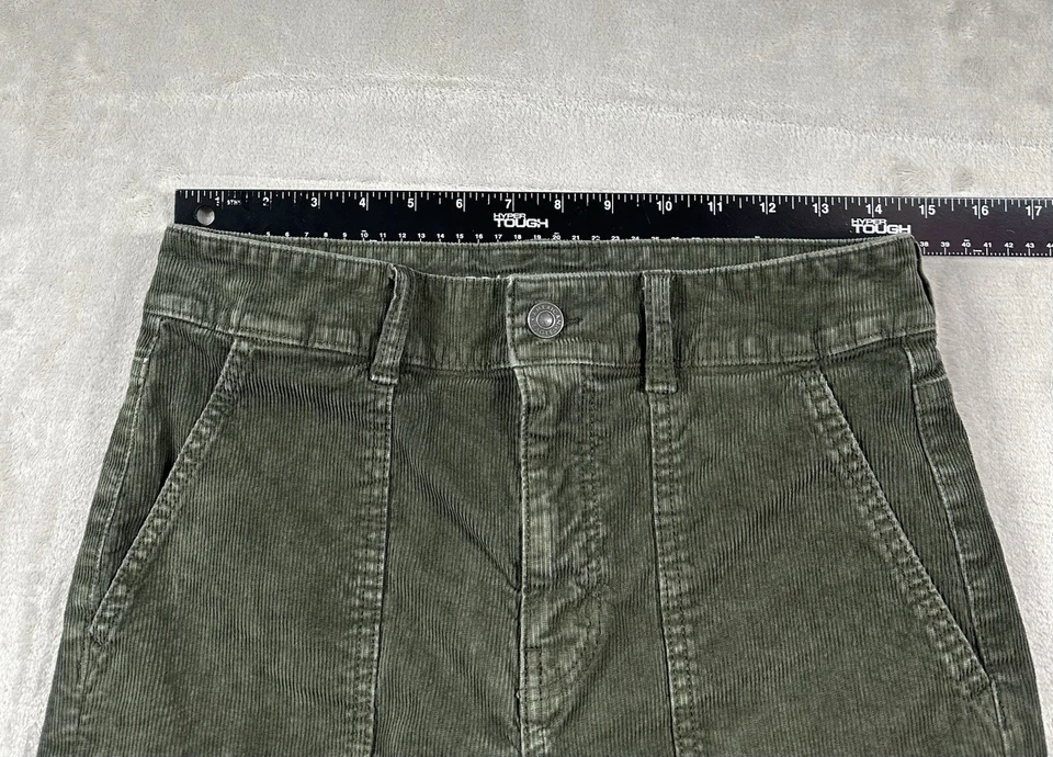 Pantalones de pana acampanados de tiro súper alto American Eagle para mujer 8 largos (28x32) verdes Foto 3 de 4