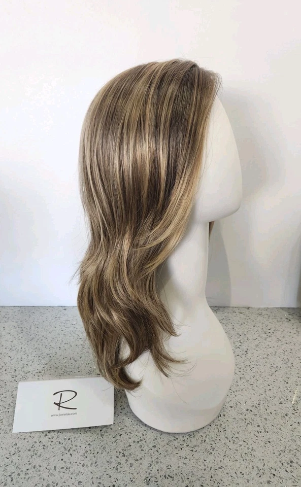 Peluca sintética para mujer Miranda by JON RENAU 24BT18S8 sombreada moca Foto 3 de 4