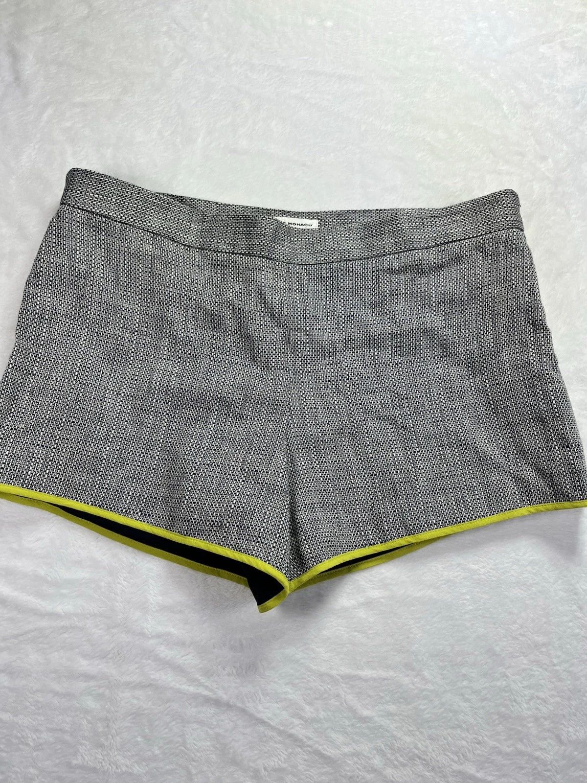 NWT Club Monaco Sabrina Low Rise Navy Linen Shorts Sz 4 Silk Trim 2.5 Inseam $98
Opens in a new wind