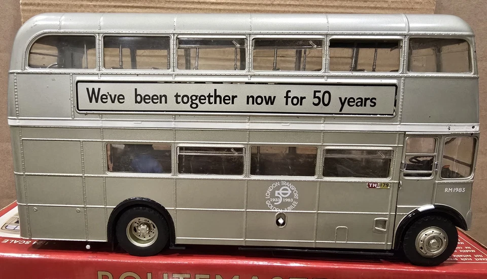 Sun Star Die-cast Routemaster 2911: RM1983-983B Anniversary Of London Transport - Image 3 of 4