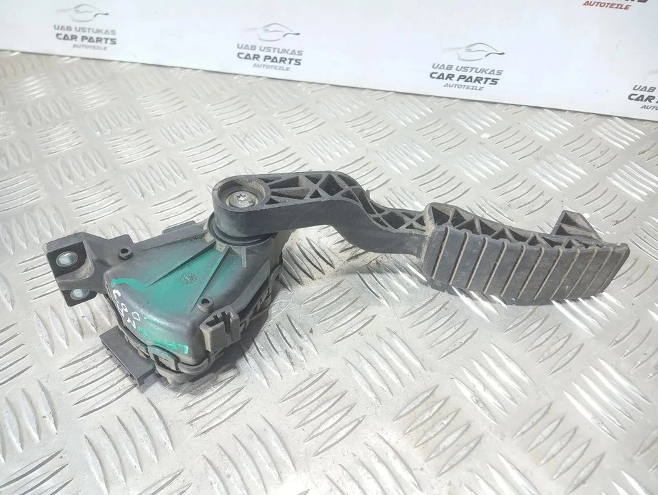 Pedal del acelerador Renault Laguna II 2004 8200002904 UST94045 diésel Foto 2 de 4