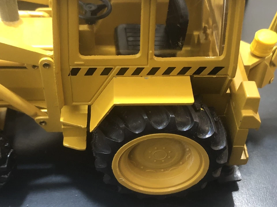 Conrad 2952 Massey Ferguson Powerpart MF 50H Tractor Backhoe 1:35 Die Cast Boxed - Image 3 of 4